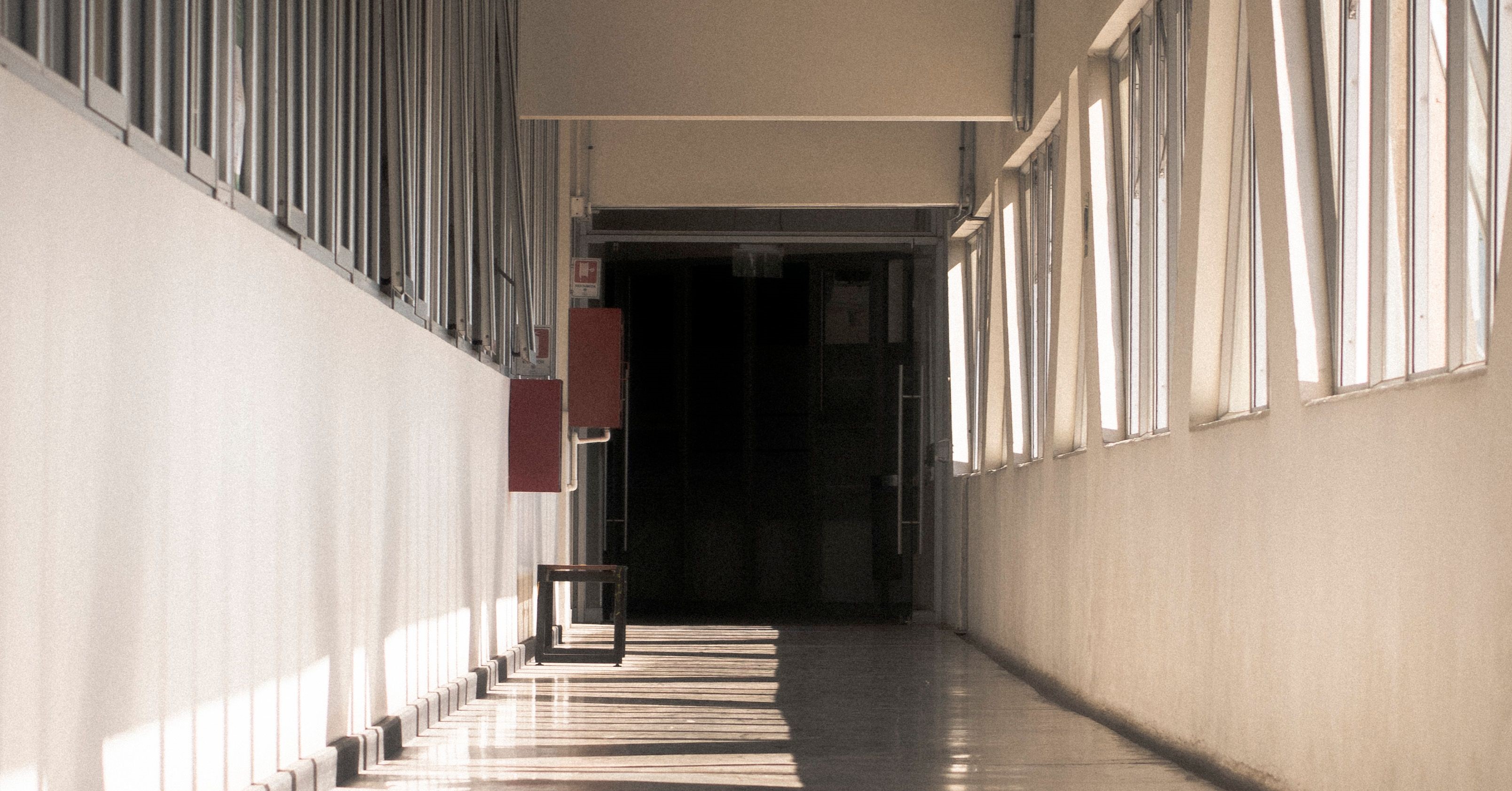 Decreto scuola, tetto del 30% e divieto di coprire il volto: che cosa prevede il D.L. n. 170/2026